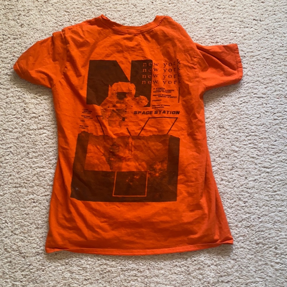 orange t shirt